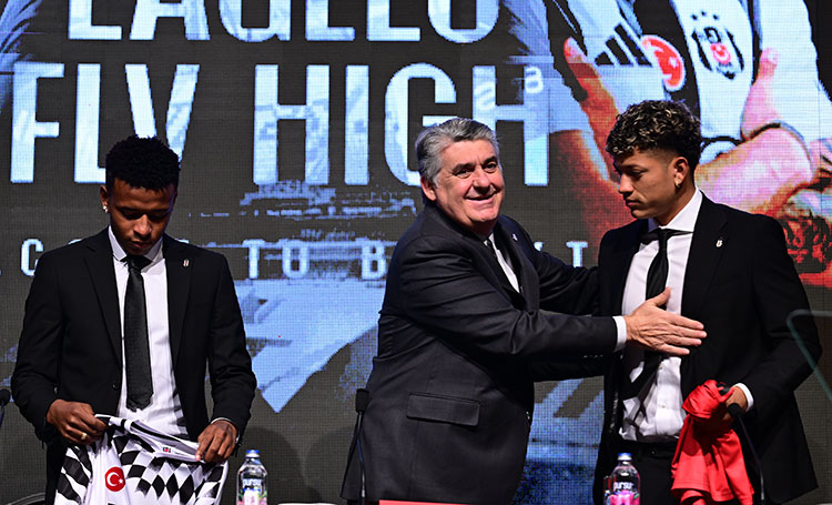 Beşiktaş, yeni transferler Keny Arroyo ve Elan Ricardo için imza töreni düzenledi