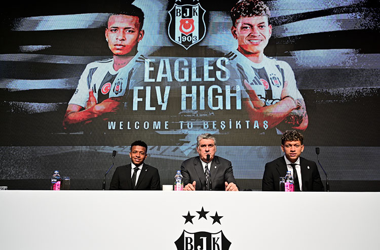 Beşiktaş, yeni transferler Keny Arroyo ve Elan Ricardo için imza töreni düzenledi